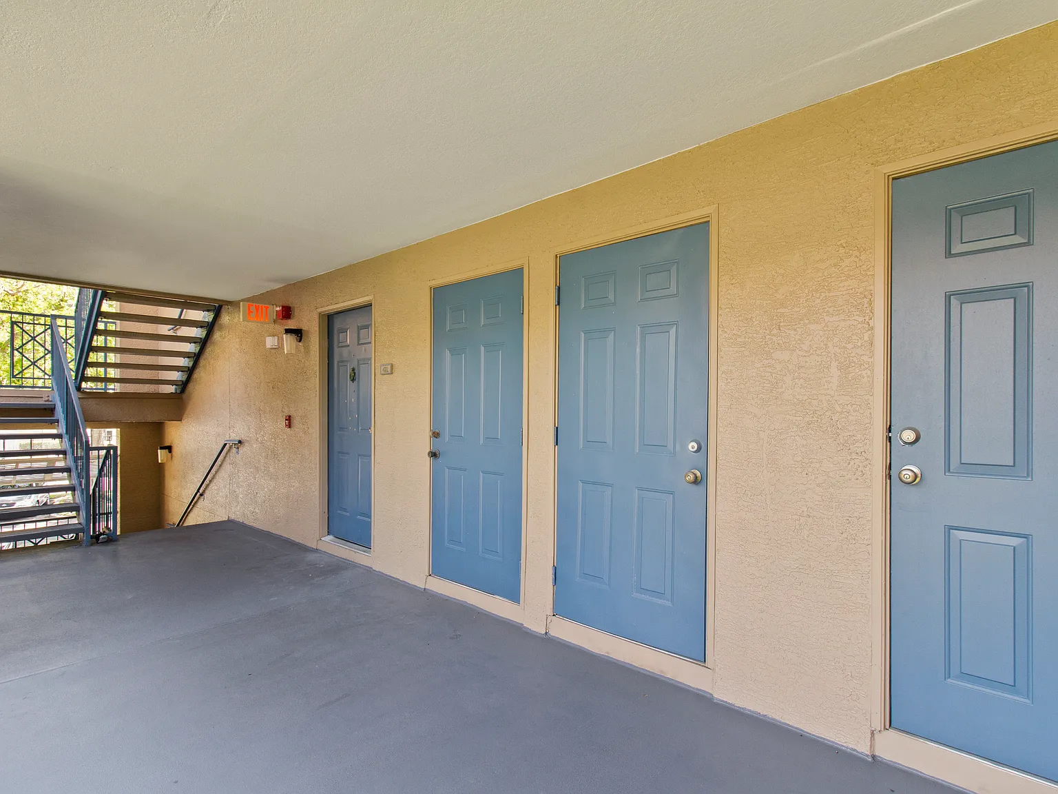 2 bed, 1080 sqft, $1,700 — Photo 2