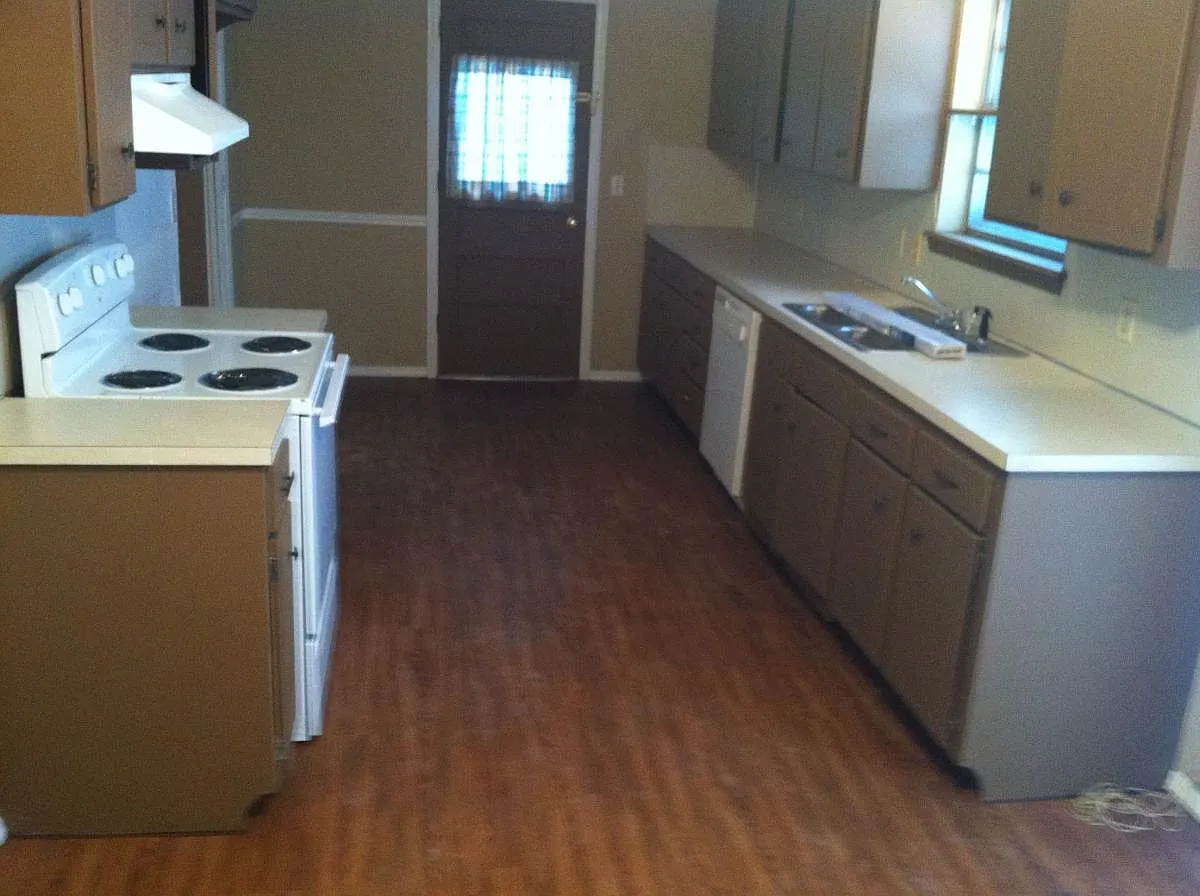 4 bed, 2400 sqft, $1,700 — Photo 1