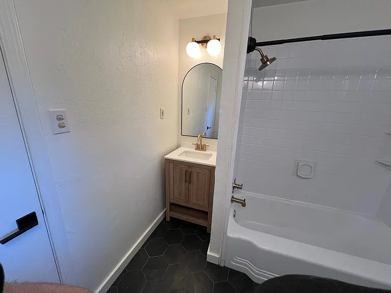 1201 W Brooks St — Photo 13