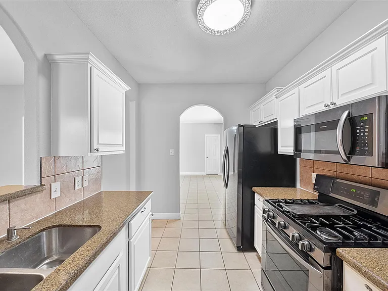 3002 Paige St — Photo 6