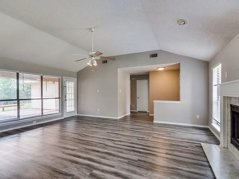 824 Simon Dr — Photo 4