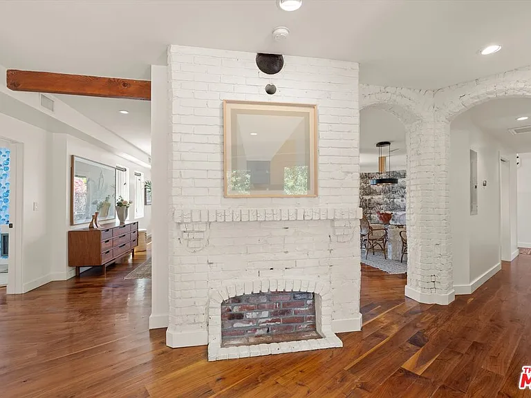 2700 Glendower Ave — Photo 15
