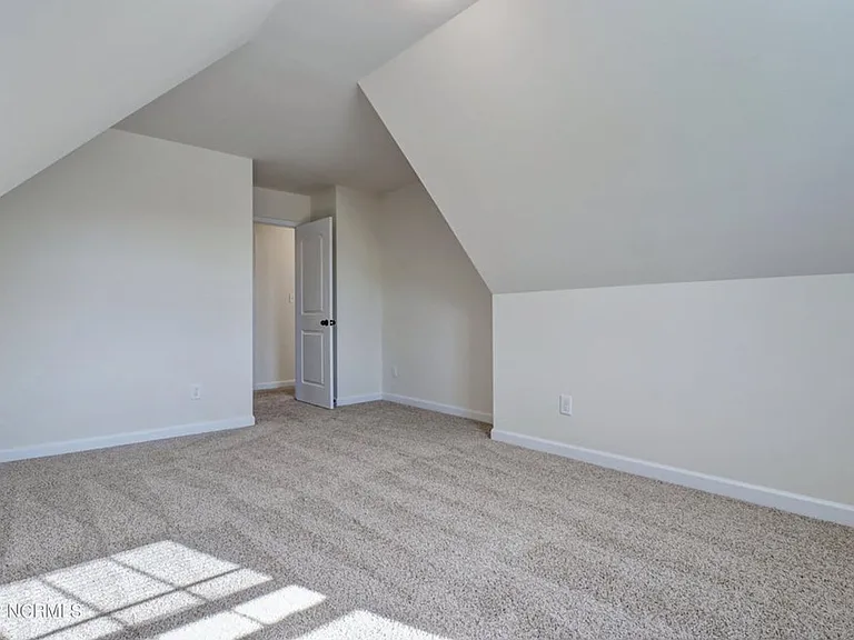 109 Easton Dr — Photo 25
