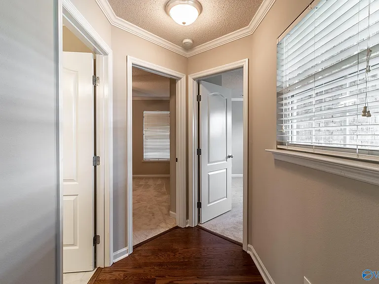 124 Wittington Ln — Photo 8
