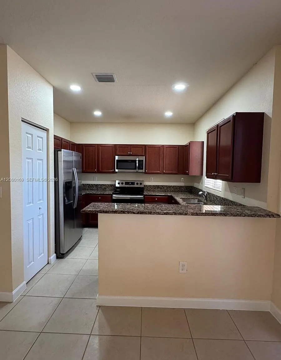 Coral Lakes Kingdom — Photo 3