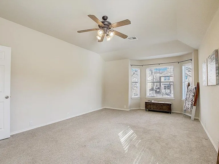 537 Golden Creek Dr — Photo 26