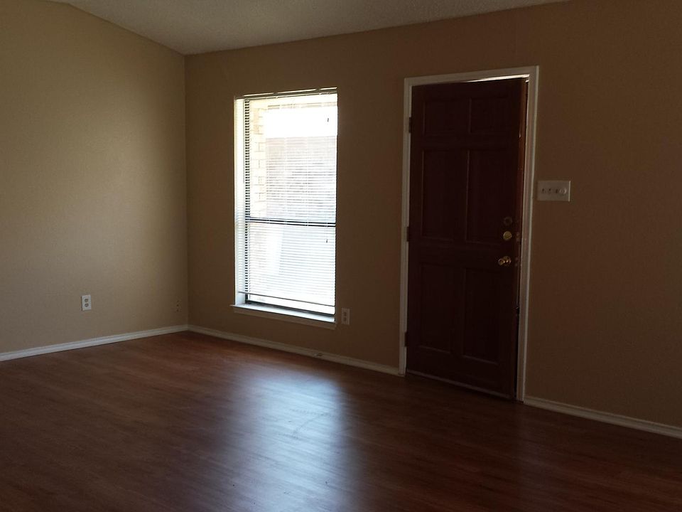 Entry & Dining area