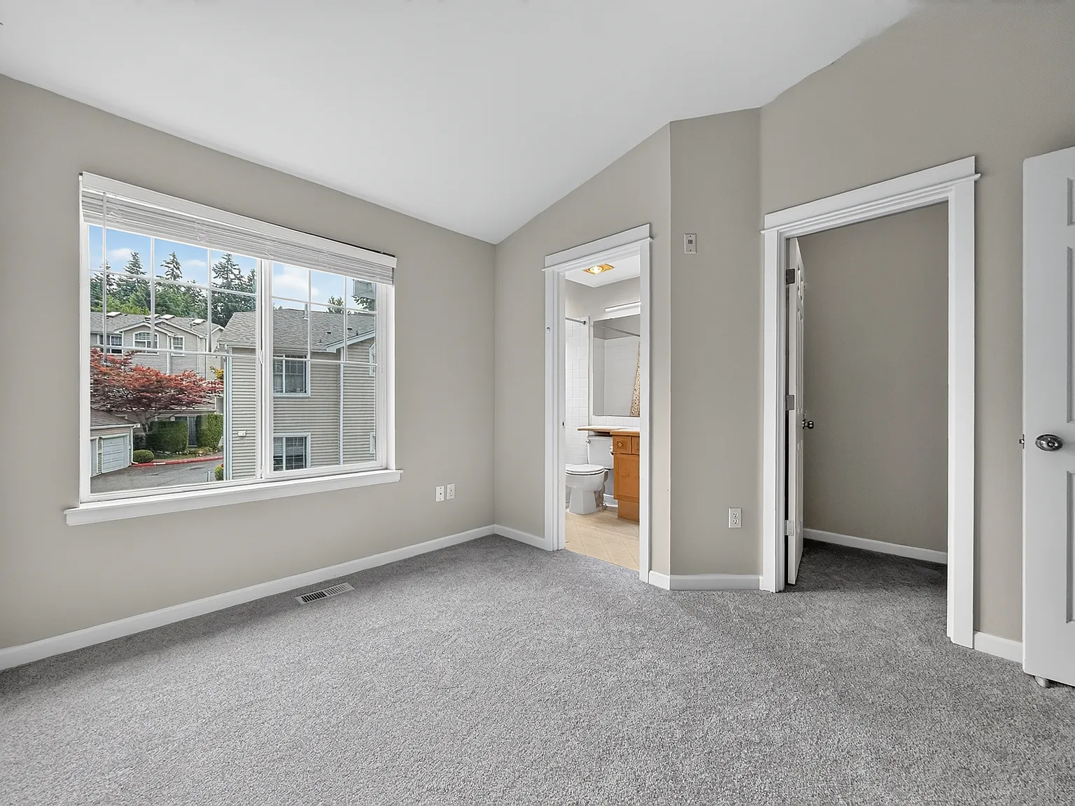 1920 132nd Ave SE, Bellevue - 61 — Photo 1