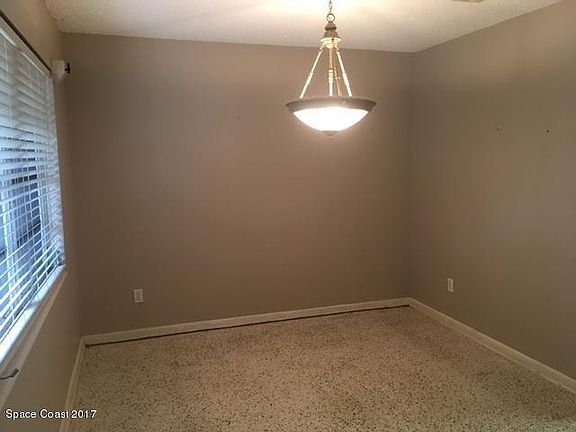 4th image of 370 Greenway Ave