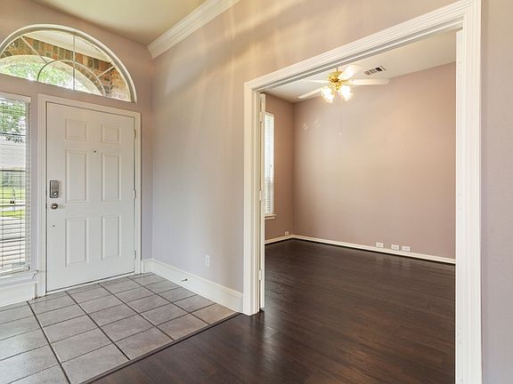 4th image of 3000 Edwards Dr