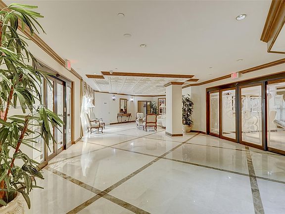 5th image of 18181 NE 31st Ct APT 1002