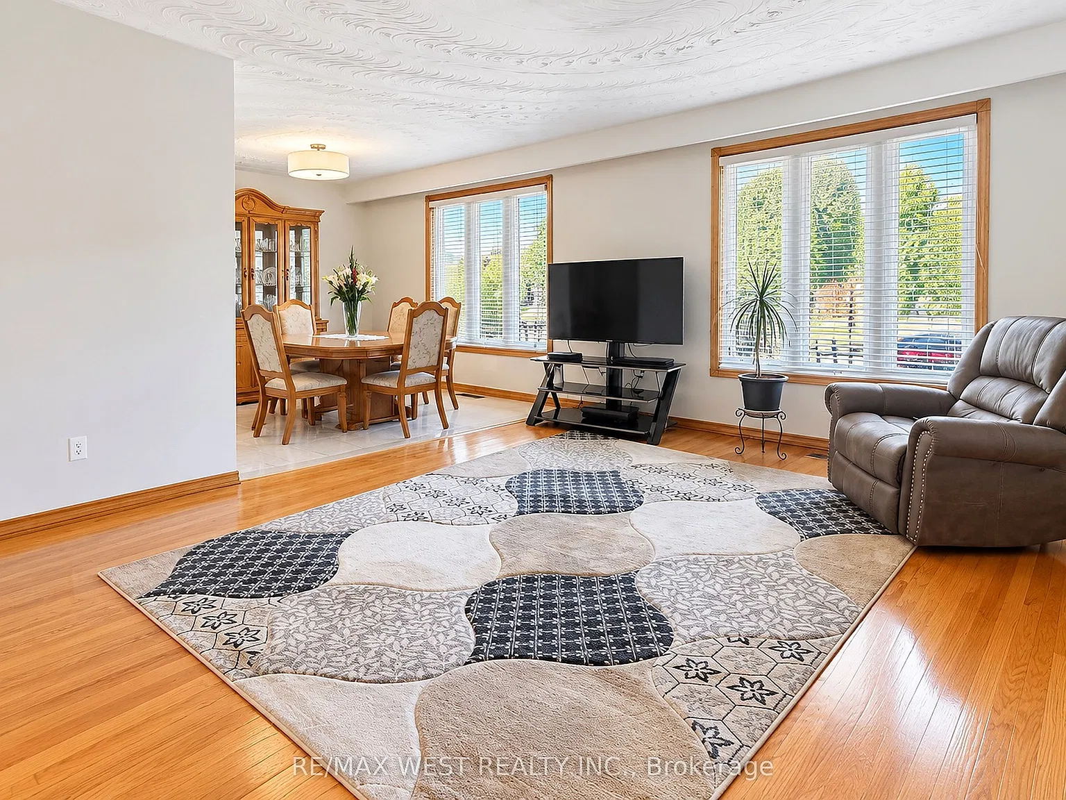4 bed, $3,300 — Photo 4