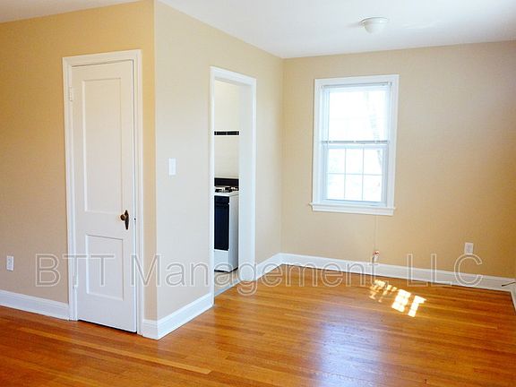 2nd image of 816 Greenwood Cir APT 4