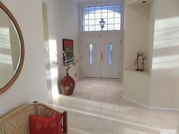 3rd image of 162 Hamlet Dr