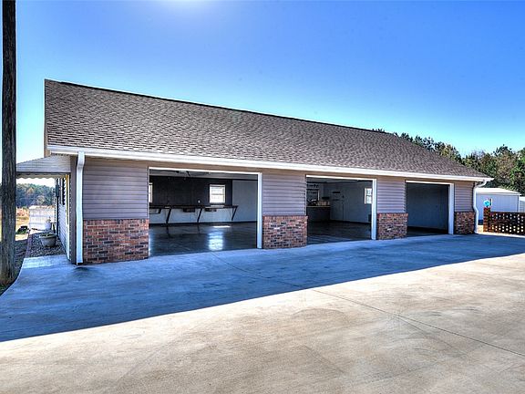 3rd image of 130 Raleighs Ln