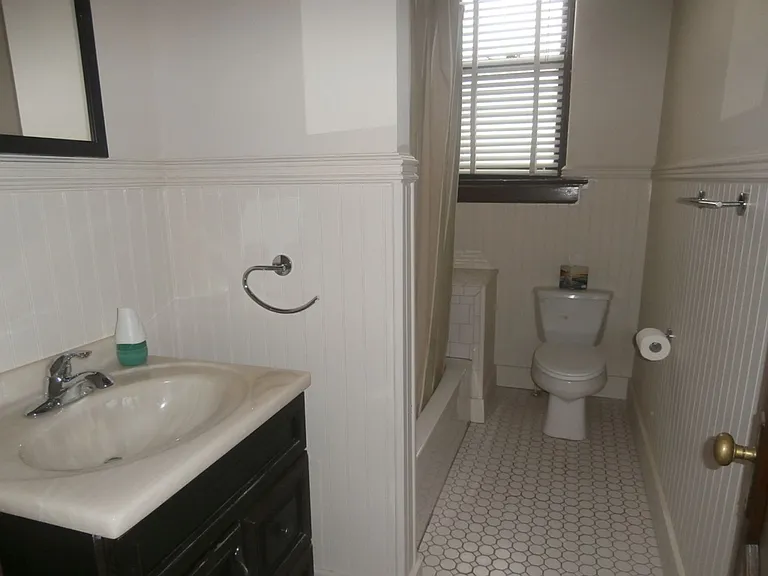 37 W Market St #3A — Photo 11