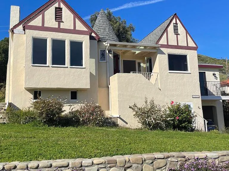 2371 Foster Ave — Photo 2