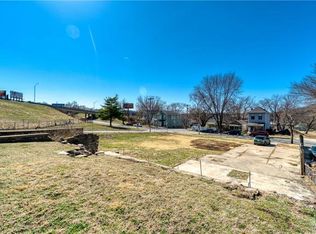 2743 Jarboe St, Kansas City, MO 64108