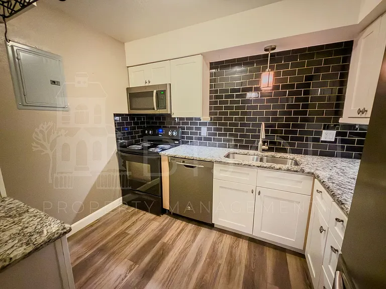 2902 Airport Rd #122 — Photo 8