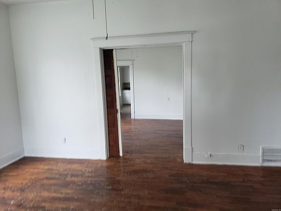 2nd image of 208 Rutherford Pl