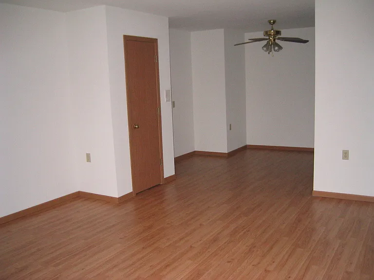 Windsor Pond Apartments — Photo 15