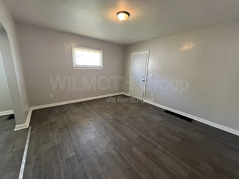 320 N Sherman Dr #A — Photo 4