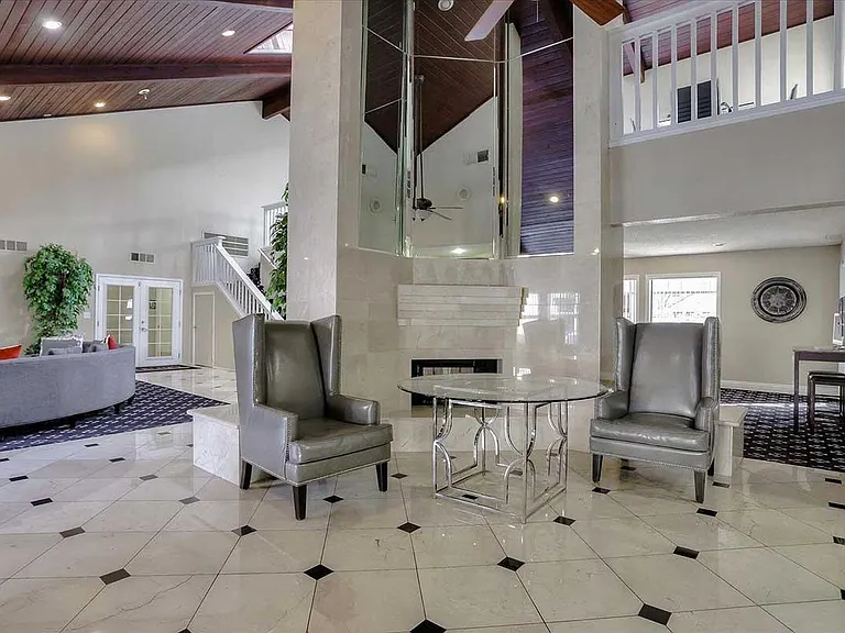 Sterling Sahara Apartments — Photo 9