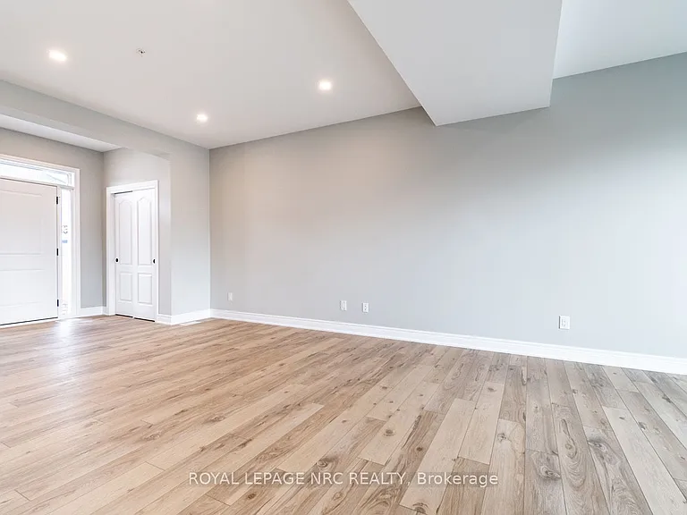 121A Moffatt St #21 — Photo 14