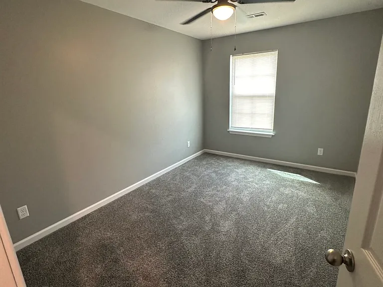 605 Vista Dr — Photo 6