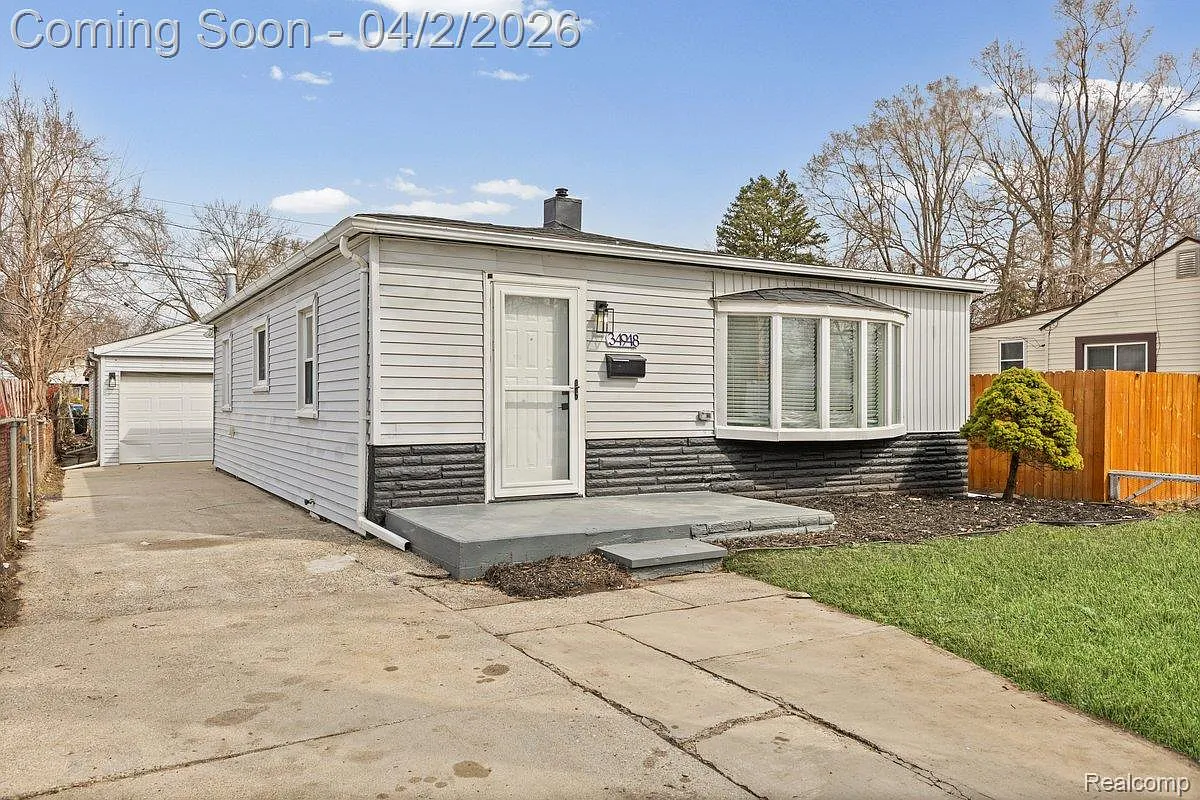 34948 Richard St photo 1
