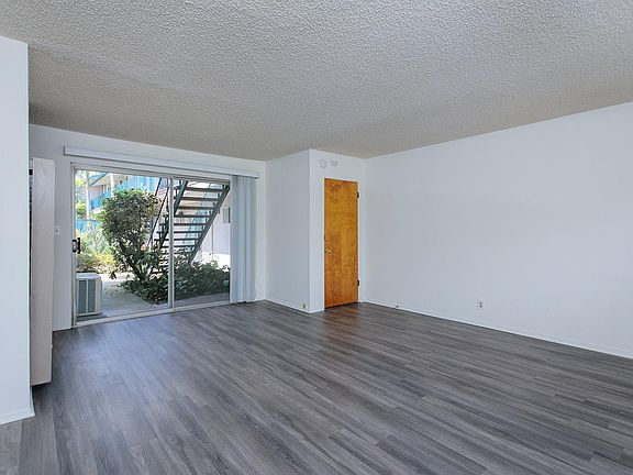 4th image of 660 W Sierra Madre Blvd #86vd2r6z7