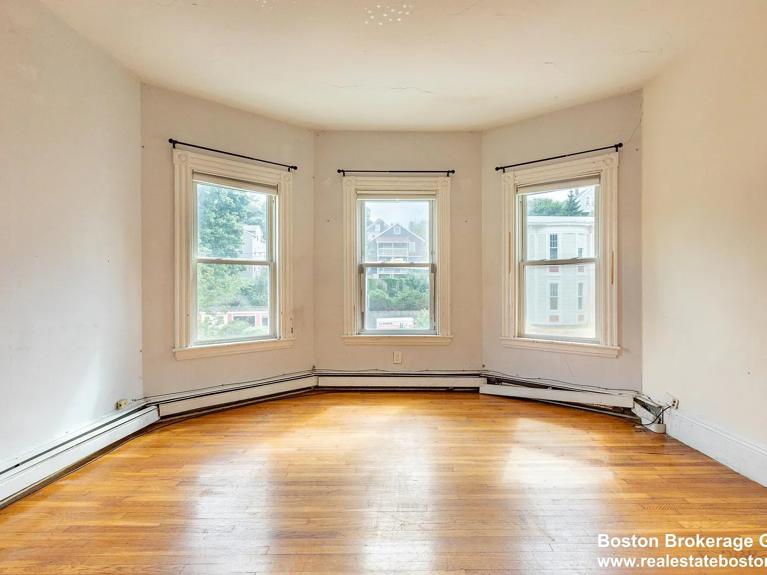 3 bed, 999 sqft, $1,350 — Photo 2