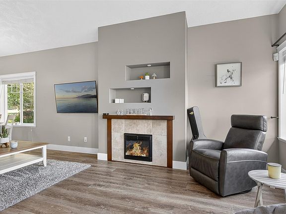 5th image of 930 Braidwood Rd #413