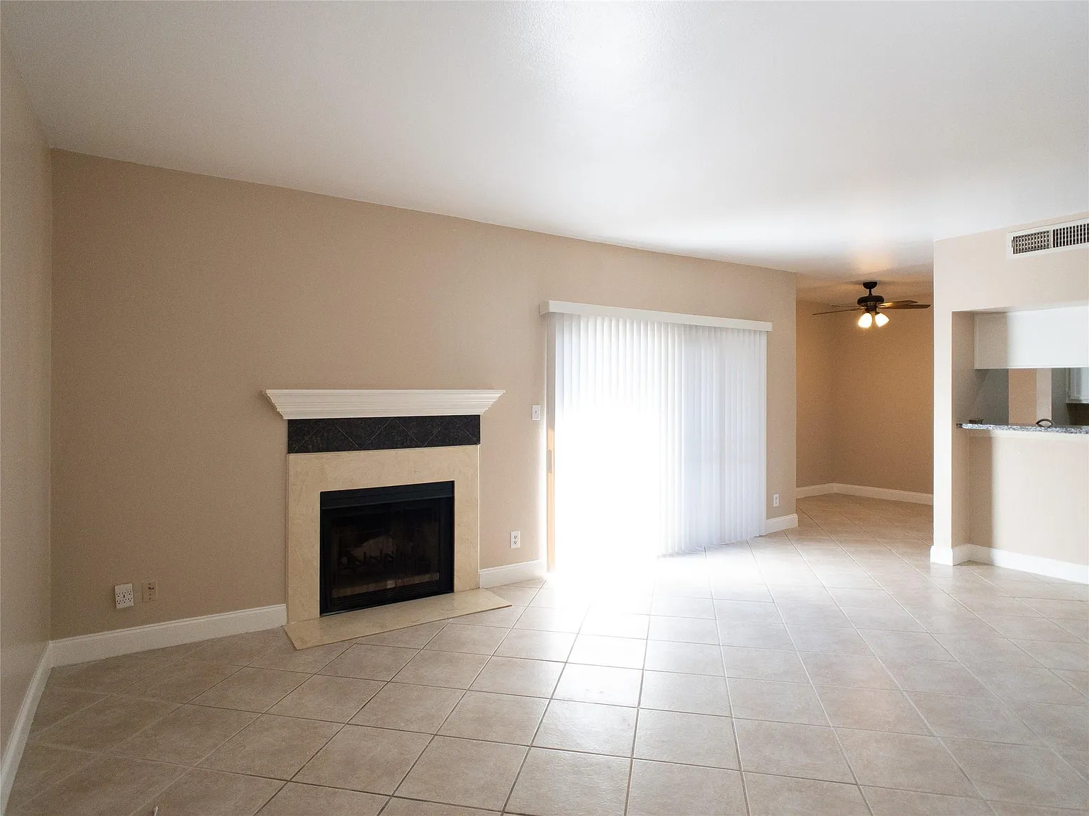 2 bed, 2.0 bath, 1016 sqft, $1,200 — Photo 3