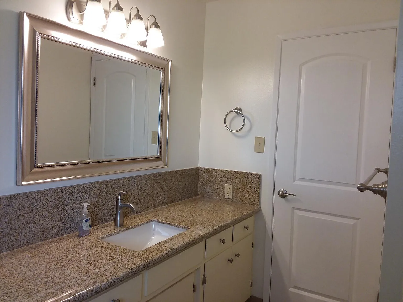 130 Benson Dr — Photo 4