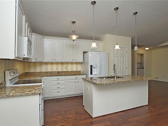 5th image of 10901 Fox Den Cir
