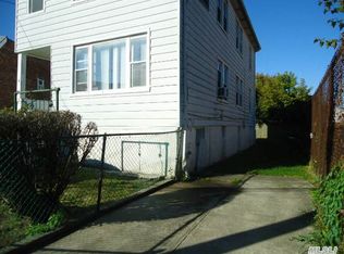 3 Monroe St, Inwood, NY 11096