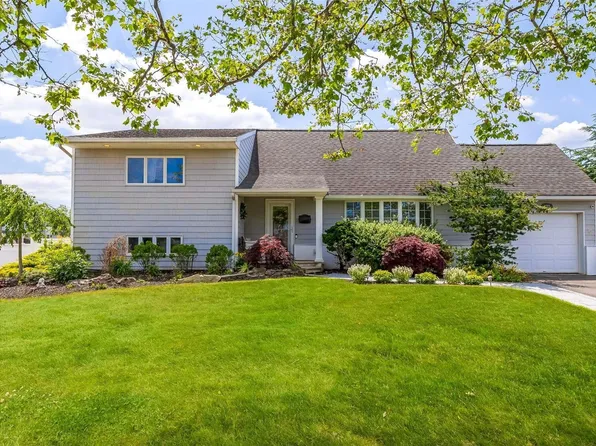 122 Thornwood Road, Massapequa Park, NY 11762
