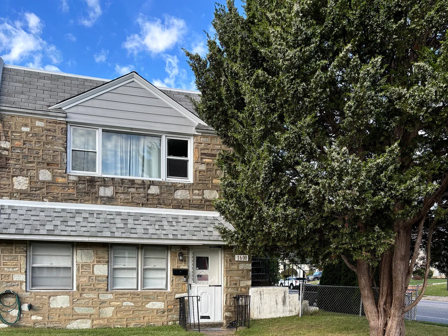 1600 Benson St — Photo 1