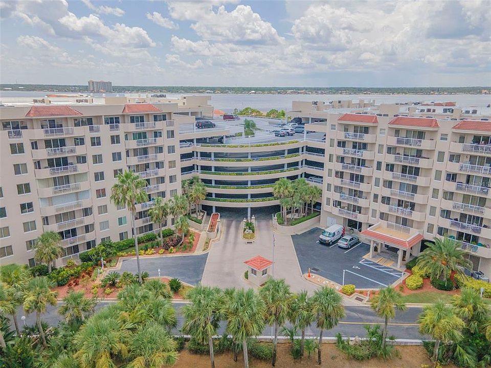 1st image of 3 OCEANS BOULEVARD W #2D4