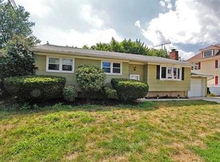 216 Suttons Ln, Edison, NJ 08817