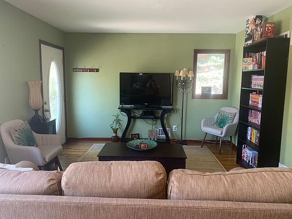 Front entrance - living room