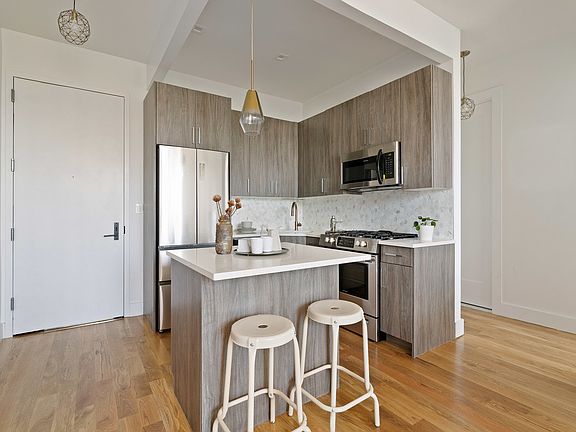 2nd image of 900 Willoughby Ave #3B