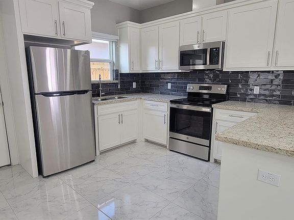 4th image of 1000 N Blair Ave #4
