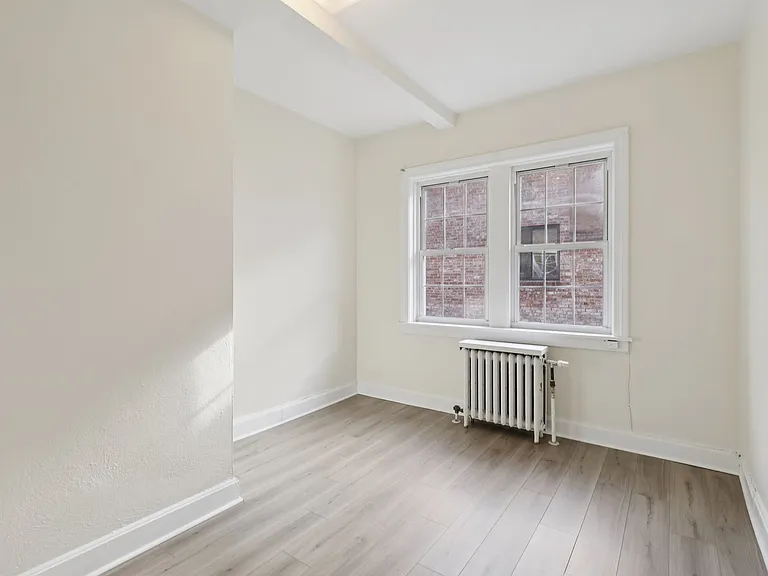 Bayard Manor Apartments — Photo 14