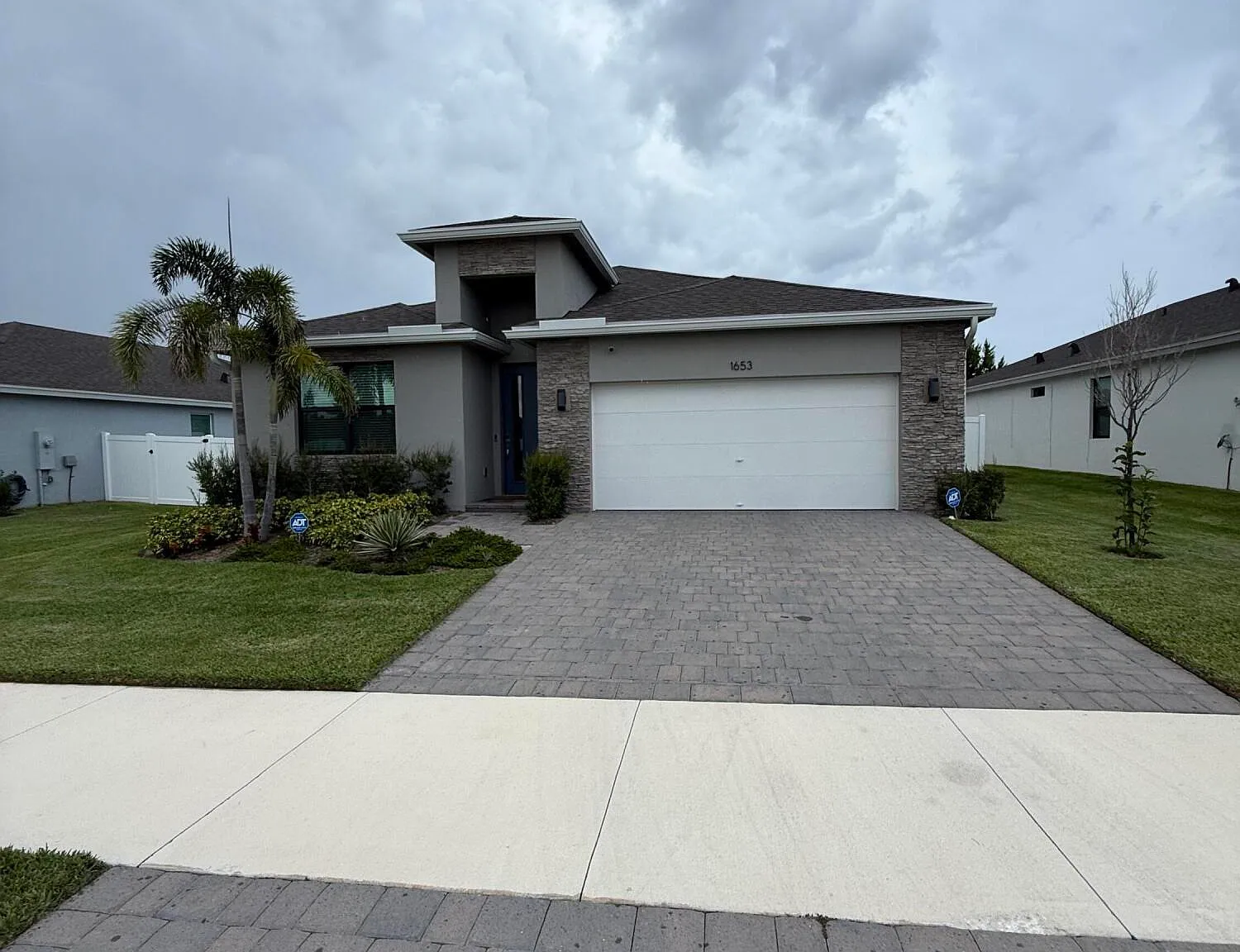 4 bed, 2.0 bath, 1811 sqft, $3,400 — Photo 2