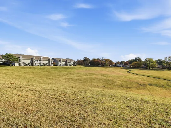 Woodland HIlls Apartments