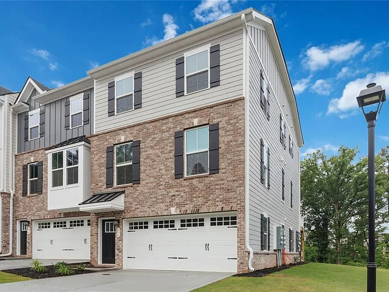 856 Woods Chapel Rd — Photo 3