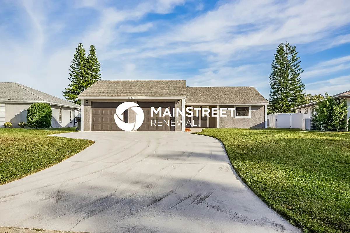 Front View - 1253 Paradise Way