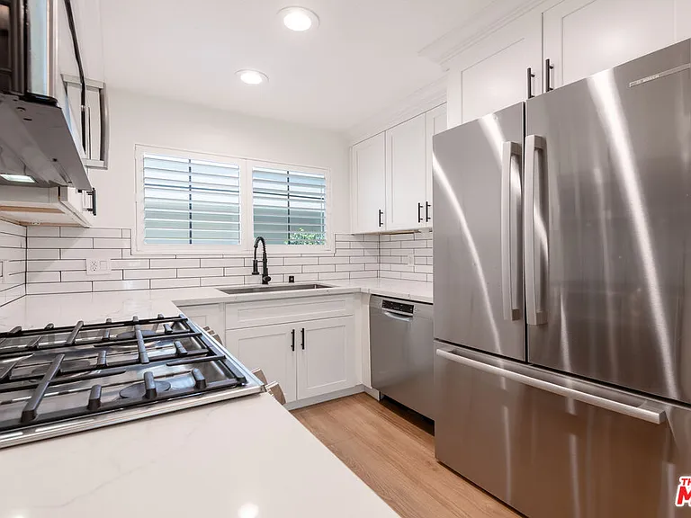 5500 Owensmouth Ave #328 — Photo 7